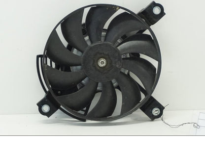 Framsidan på Vattenkylfläkt från en Suzuki DL 1000 -2016 motorcykel.