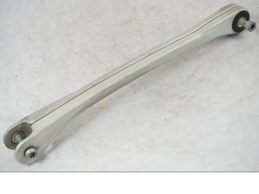 Snett nerifrån på Länkarm från en BMW R 1200 R -2007 motorcykel.