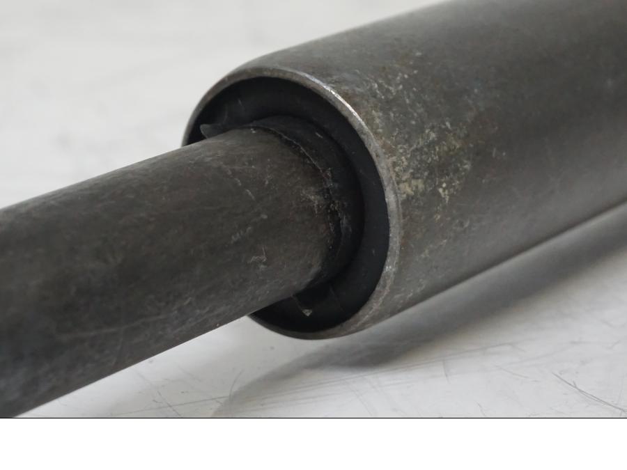 Snett nerifrån på Kardanaxel från en BMW K 1200 R -2006 motorcykel.