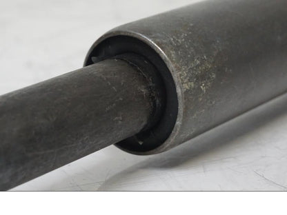 Snett nerifrån på Kardanaxel från en BMW K 1200 R -2006 motorcykel.