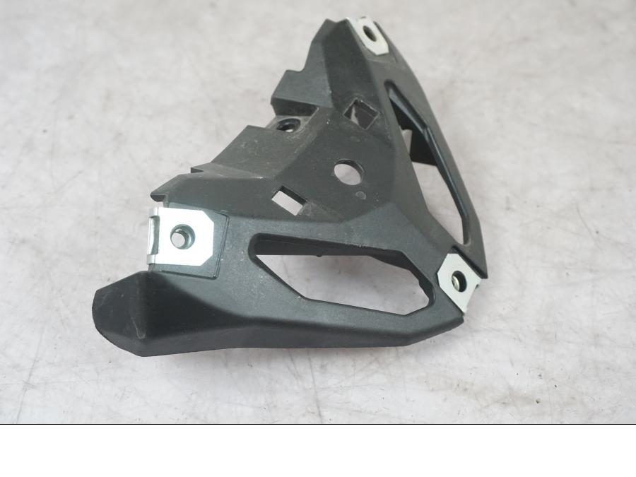 Baksidan på Vindrutefäste från en BMW F 800 R -2018 motorcykel.