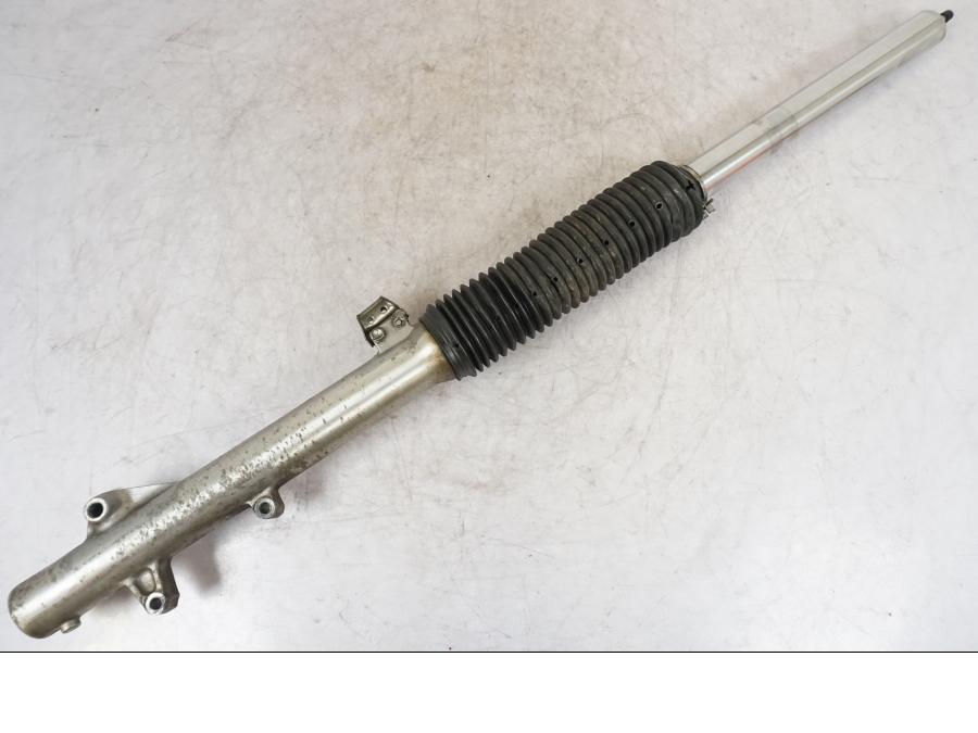 Framsidan på Gaffelben från en Honda XL 125 R -1998 motorcykel.