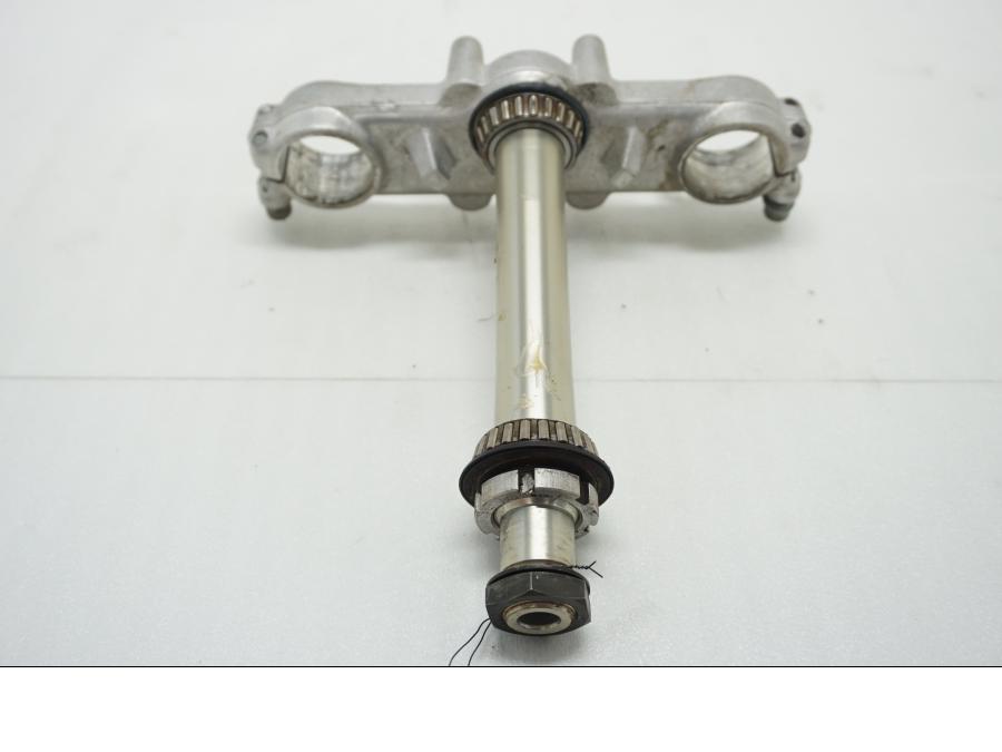 Baksidan på Gaffelkrona från en Suzuki DR 650 -1996 motorcykel.