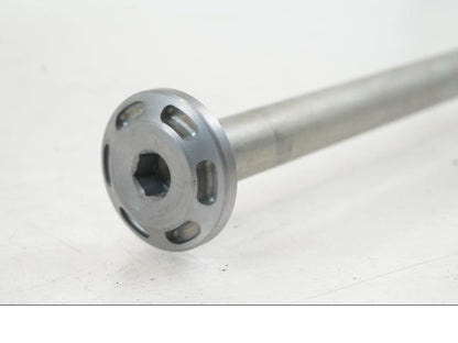 Höger sida på Axel från en Triumph Speed Triple -2021 motorcykel.