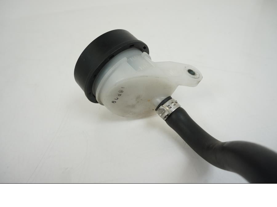 Snett uppifrån på Bromshuvudcylinder från en BMW S 1000 R -2019 motorcykel.