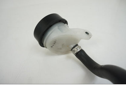 Snett uppifrån på Bromshuvudcylinder från en BMW S 1000 R -2019 motorcykel.