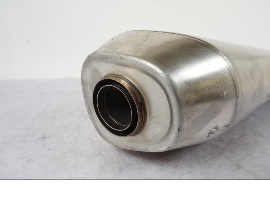 Snett uppifrån på Ljuddämpare från en KTM 1290 Super Duke R -2021 motorcykel.