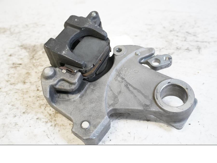 Höger sida på Bromsok från en Suzuki GSX-S 1000 -2015 motorcykel.