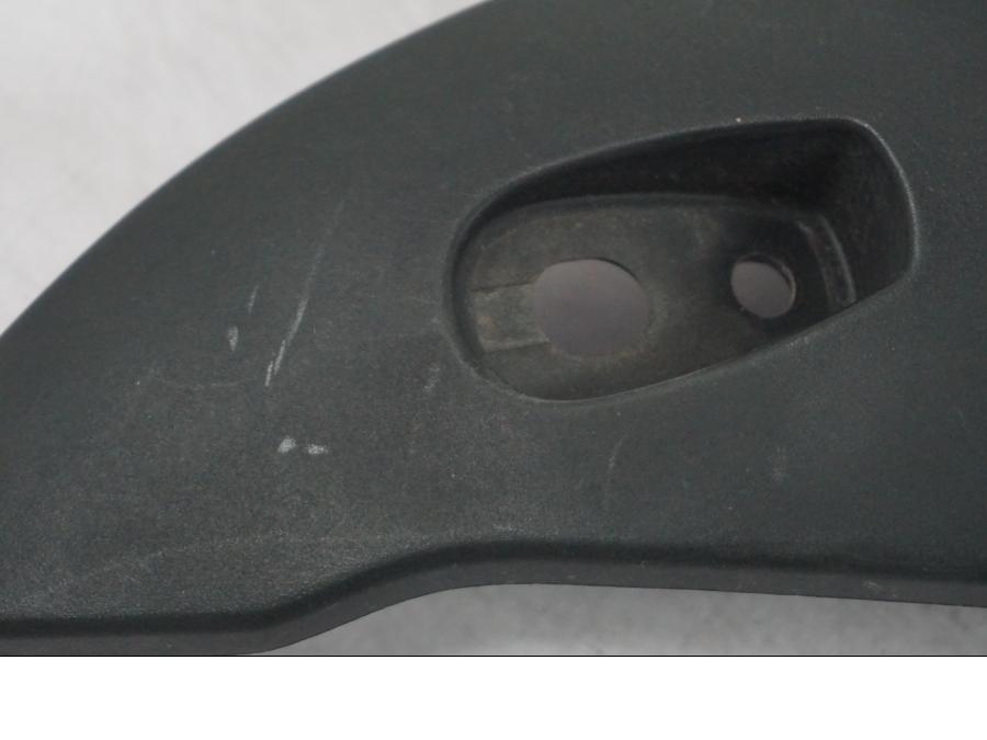 Vänster sida på Bakvinge från en BMW R 1200 R -2007 motorcykel.