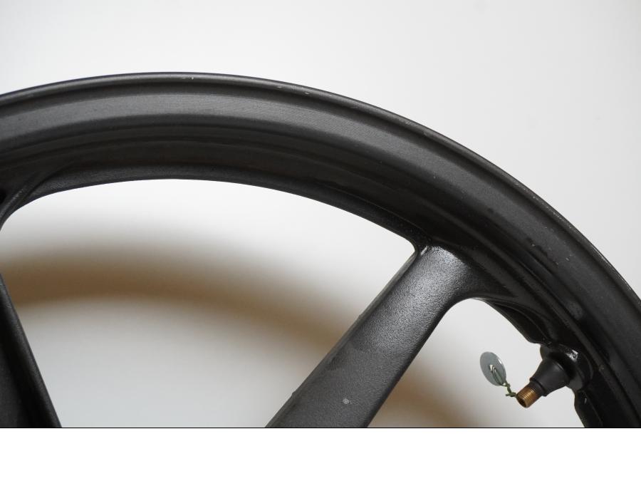 Extrabild5 på Fälg från en Honda CBR 125 R -2004 motorcykel.