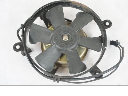 Framsidan på Vattenkylfläkt från en Honda NT 650 V -2002 motorcykel.