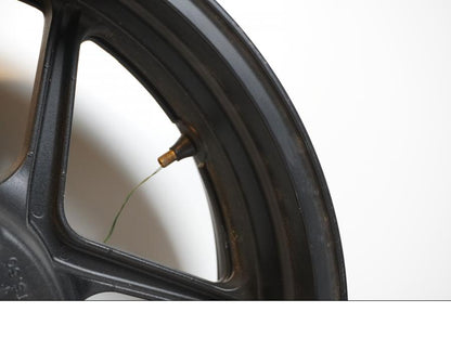 Höger sida på Fälg från en Kawasaki Z 750 -2009 motorcykel.