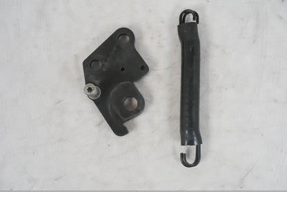 Framsidan på Sidostödsfäste från en KTM 1290 Super Duke R -2023 motorcykel.