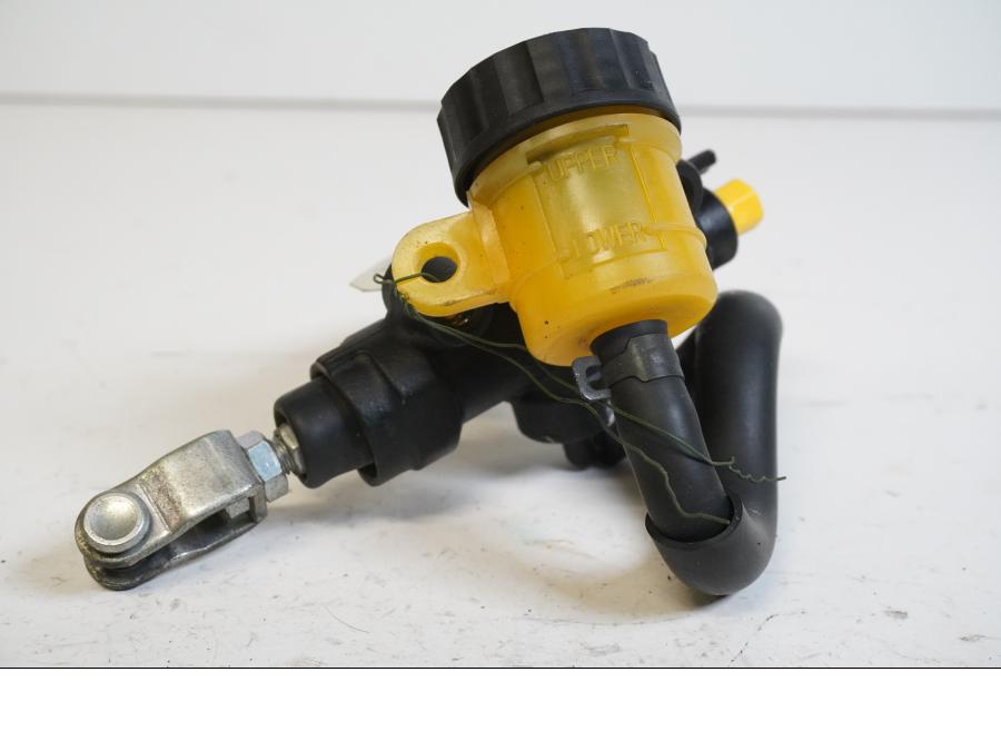 Framsidan på Bromshuvudcylinder från en Kawasaki ZX-10R -2008 motorcykel.