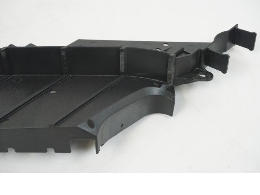 Snett nerifrån på Reläbox från en BMW F 650 CS -2002 motorcykel.