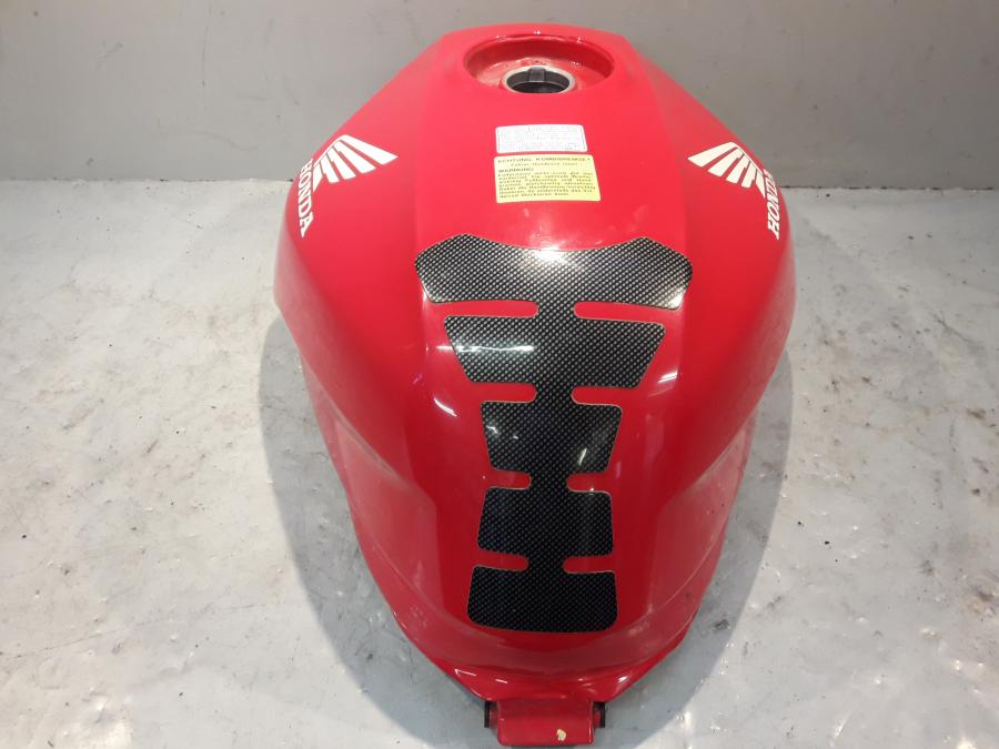 Baksidan på Bensintank från en Honda CBR 1000 F -1999 motorcykel.