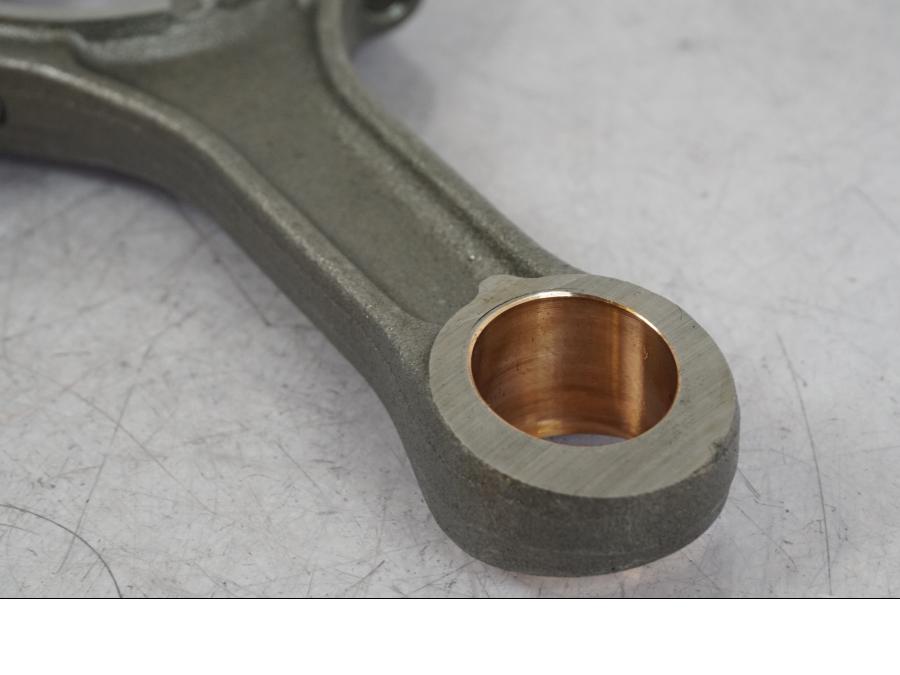 Höger sida på Vevstake från en BMW R 1250 GS -2023 motorcykel.