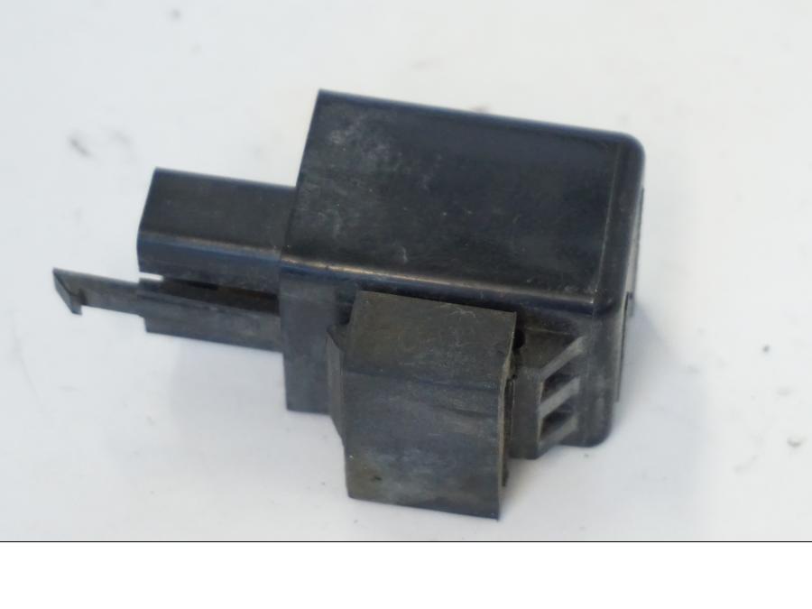 Höger sida på Blinkersrelä från en Kawasaki ZR-7 -2001 motorcykel.