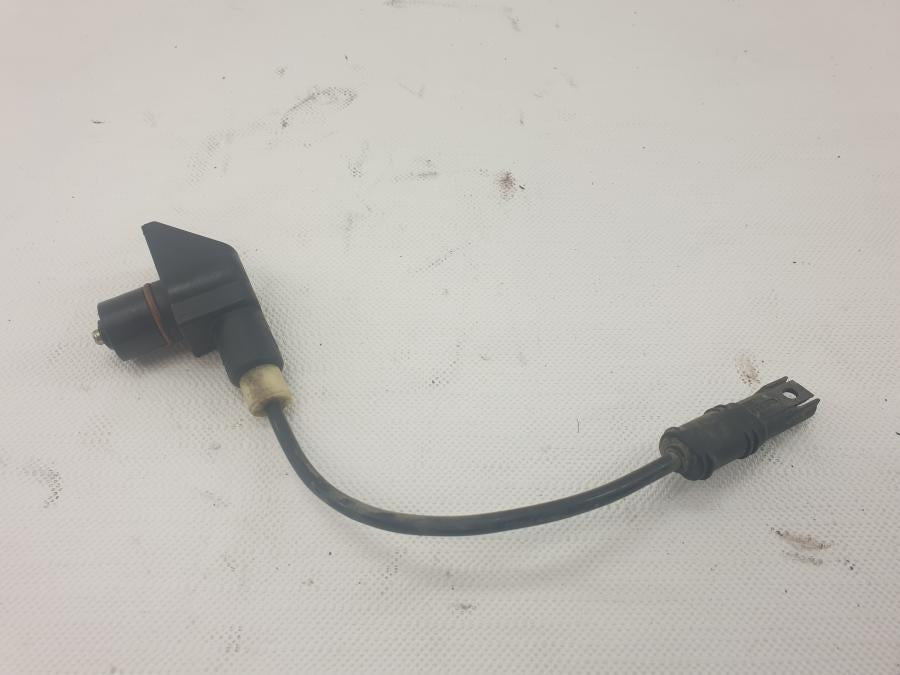 Framsidan på Vevaxelsensor från en BMW R 1200 GS -2006 motorcykel.