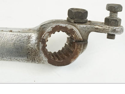 Snett nerifrån på Bromspedal från en Suzuki GS 1000 -1978 motorcykel.