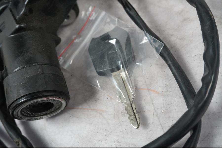 Höger sida på Låssats från en Kawasaki ZX-10R -2008 motorcykel.