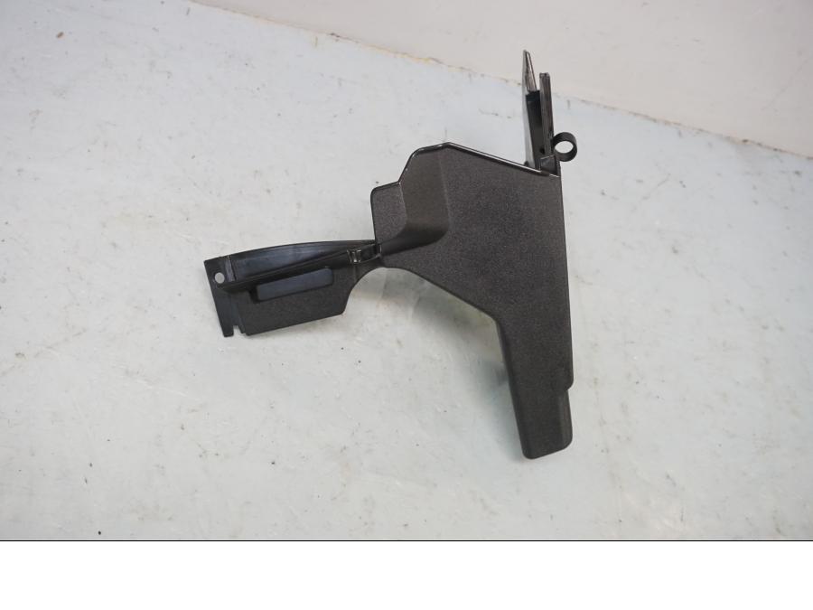 Höger sida på Vattenkylkåpa från en Aprilia Tuono V4R -2018 motorcykel.