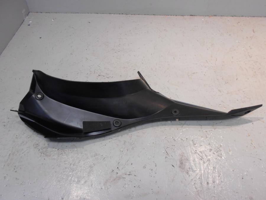 Snett nerifrån på Toppkåpsinsida från en Kawasaki Ninja H2 -2018 motorcykel.