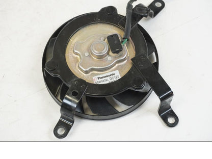 Vänster sida på Vattenkylfläkt från en Yamaha YZF 1000 R1 -2009 motorcykel.