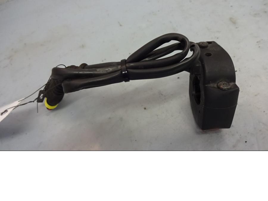 Baksidan på Styrelreglage från en Ducati ST2 -2001 motorcykel.