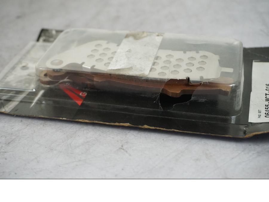 Höger sida på Bromsbelägg från en Honda FJS 600 Silverwing -2003 scooter.