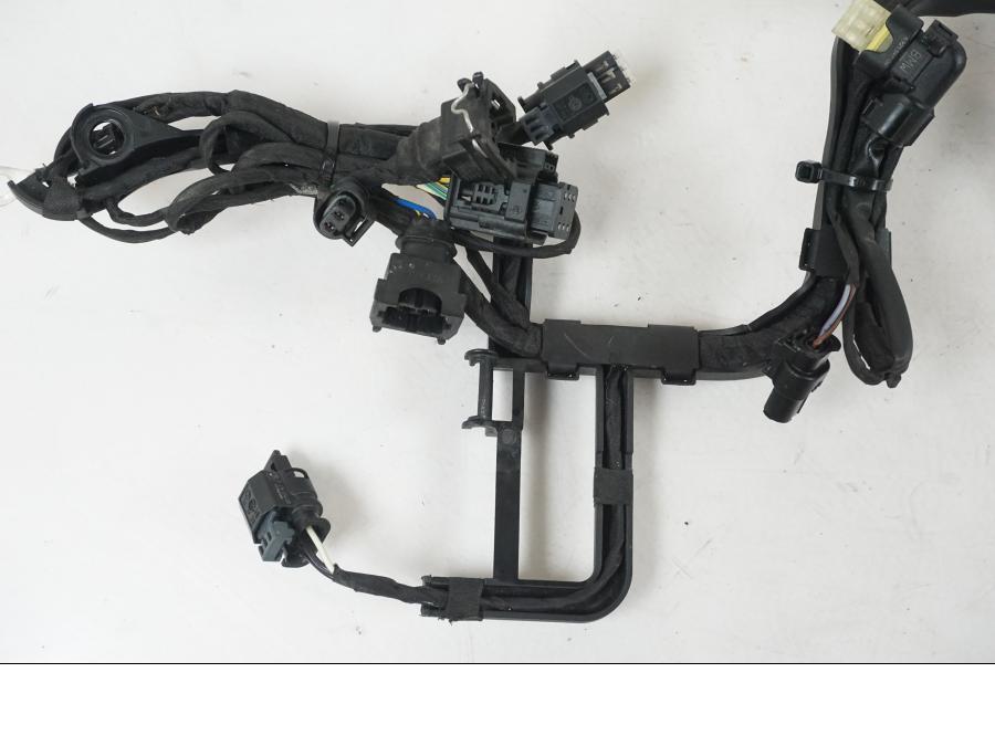 Snett nerifrån på Kabelstam från en BMW R 1250 GS -2021 motorcykel.