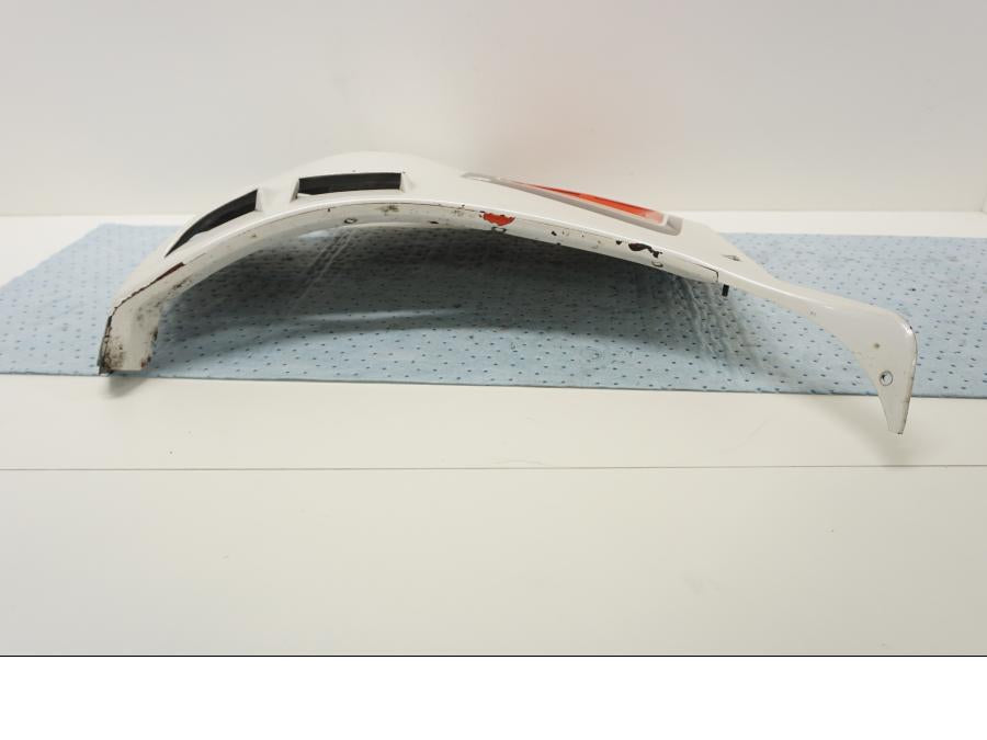 Höger sida på Sidkåpa från en Suzuki GSX 550 -1985 motorcykel.