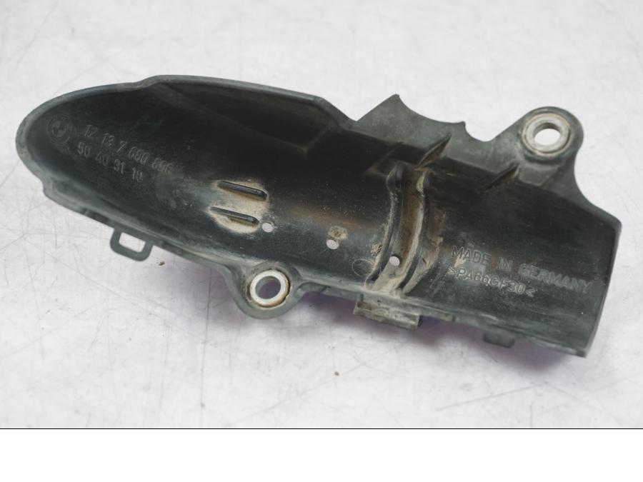 Höger sida på Tändspole Kåpa från en BMW R 1200 GS -2005 motorcykel.