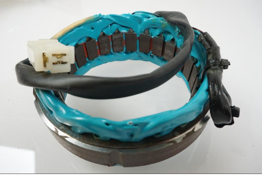 Höger sida på Generator från en Yamaha XJ 750 -1981 motorcykel.