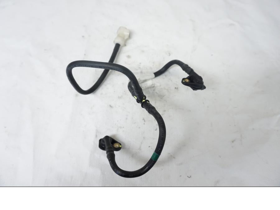 Baksidan på Fuel Rail från en Ducati 899 Panigale -2015 motorcykel.