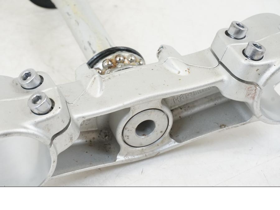 Extrabild3 på Gaffelkrona från en Triumph Speed Triple -2021 motorcykel.