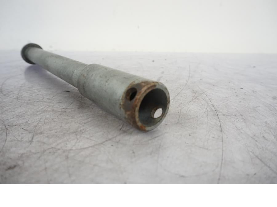 Vänster sida på Axel från en BMW R 1150 GS -2002 motorcykel.