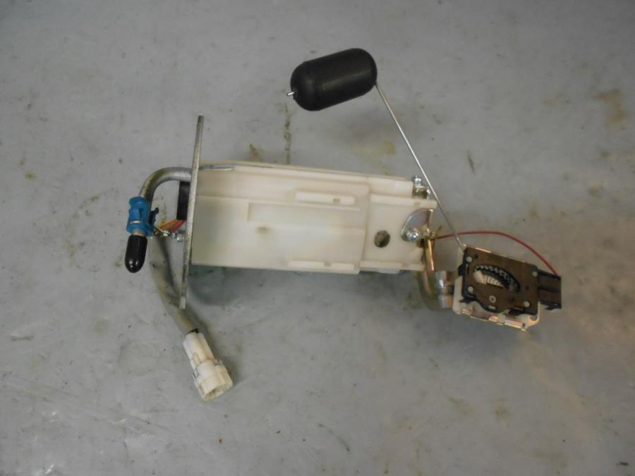 Framsidan på Bensinpump insprut från en Suzuki DL 650 -2013 motorcykel.