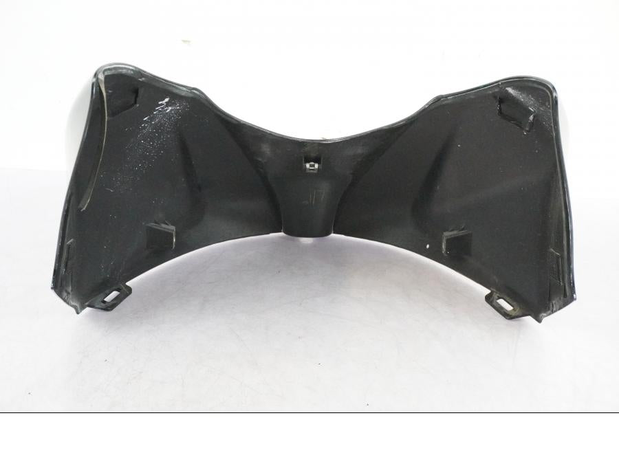 Snett nerifrån på Bensintankskåpa från en Suzuki GSX-R 1000 -2008 motorcykel.