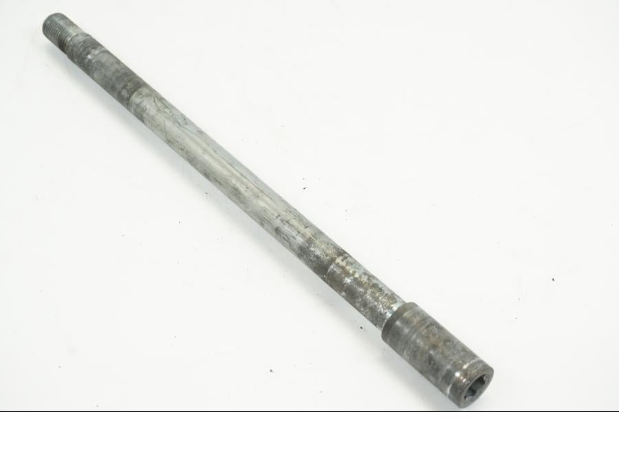 Baksidan på Axel från en Suzuki VL 1500 -1999 motorcykel.