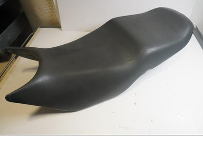 Vänster sida på Sadel från en Honda NT 650 V -1998 motorcykel.