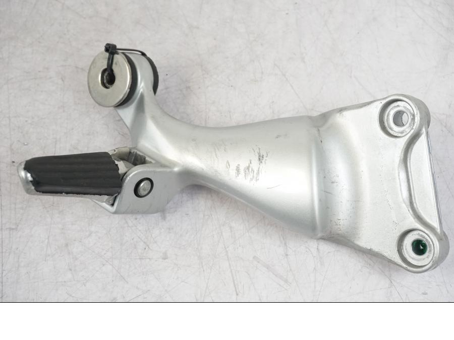 Framsidan på Fotpinne från en Suzuki GSX 1300 RX -1999 motorcykel.