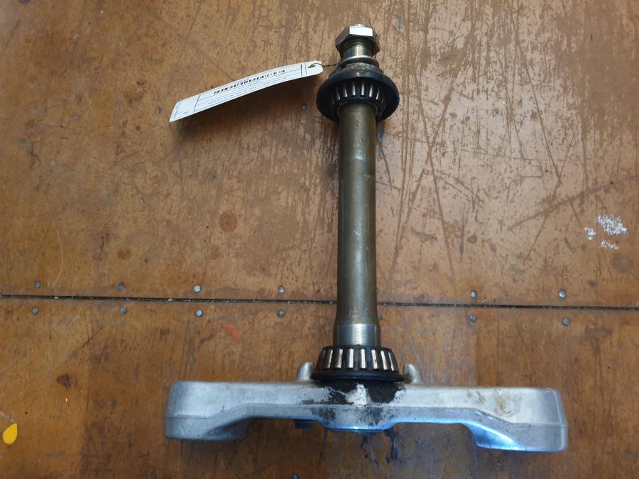 Höger sida på Gaffelkrona från en Suzuki GSF 1200 -2000 motorcykel.