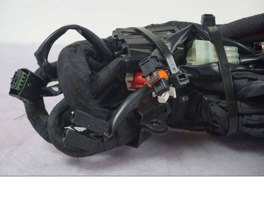 Extrabild2 på Kabelstam från en KTM 1290 Super Duke R -2022 motorcykel.