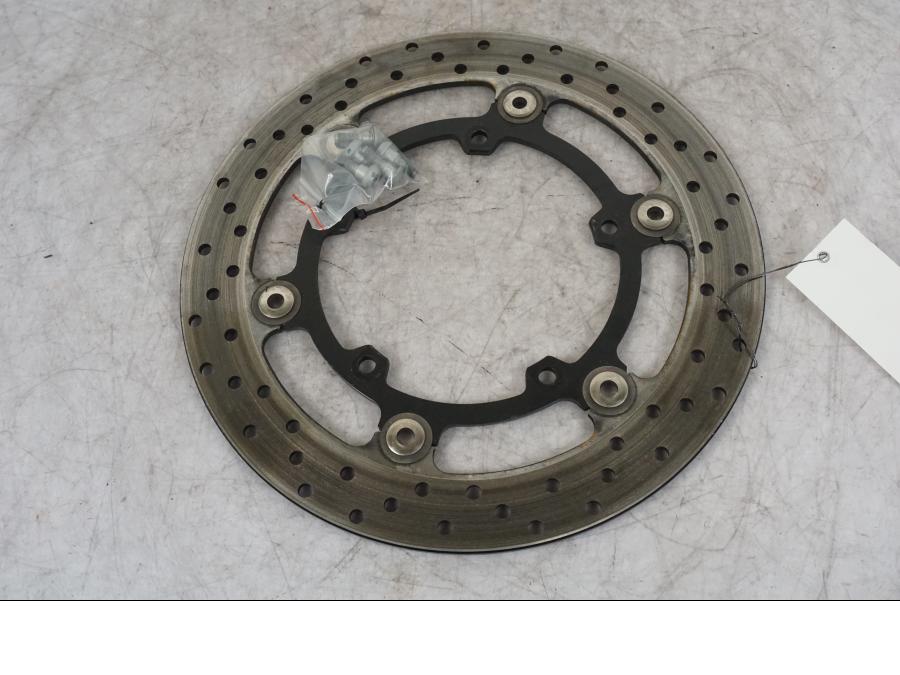 Snett uppifrån på Bromsskiva från en Yamaha MT-09 -2024 motorcykel.