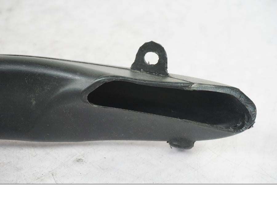 Snett uppifrån på Luftrör från en KTM 390 Duke -2018 motorcykel.