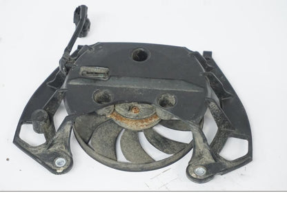 Baksidan på Vattenkylfläkt från en Honda CB 500 X -2015 motorcykel.