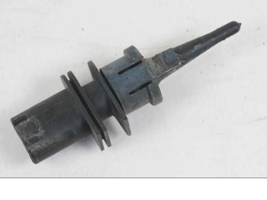 Höger sida på Temperatursensor från en BMW F 800 GS -2008 motorcykel.