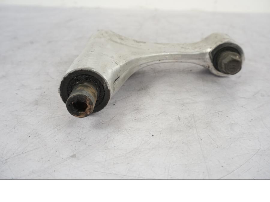 Höger sida på Länkarm från en Honda VTR 1000 F -1997 motorcykel.