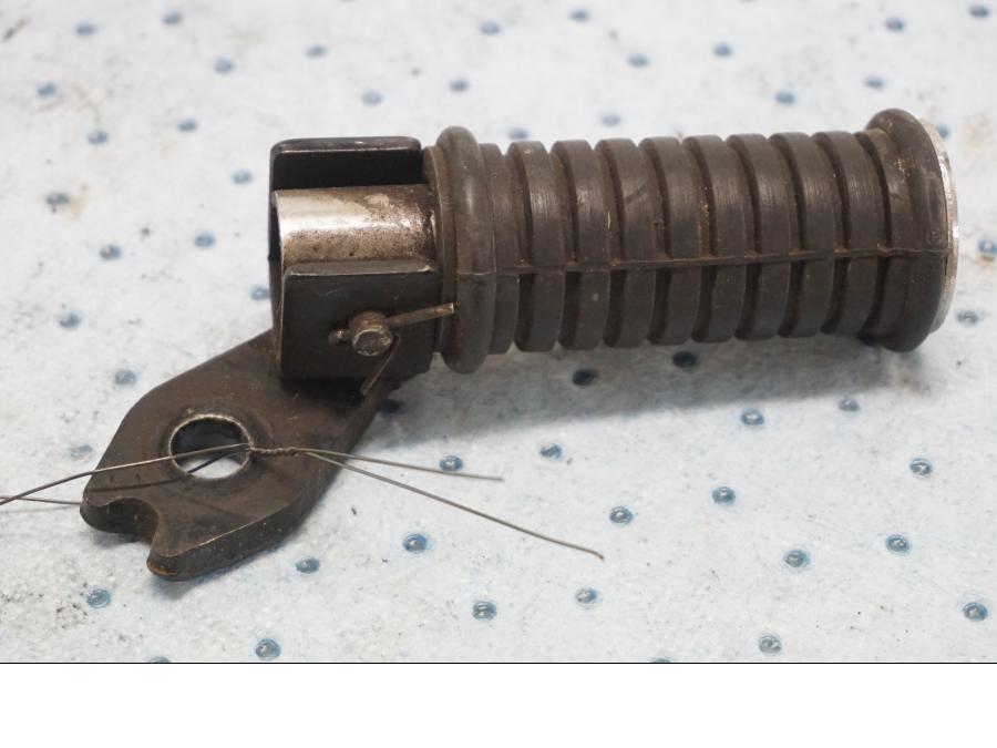 Framsidan på Fotpinne från en Kawasaki EN 500 -1999 motorcykel.